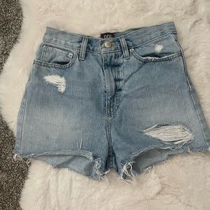 URBAN OUTFITTERS BDG LIGHT WASH DENIM SHORTS